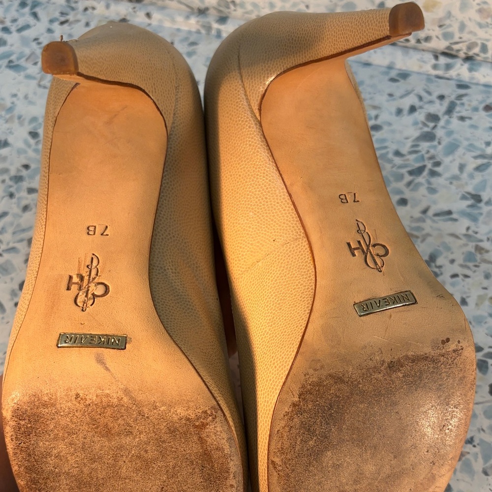 Cole Haan Nike Air Peep Toe Pumps Nude Leather Heels 7B D33806 - Picture 9 of 9